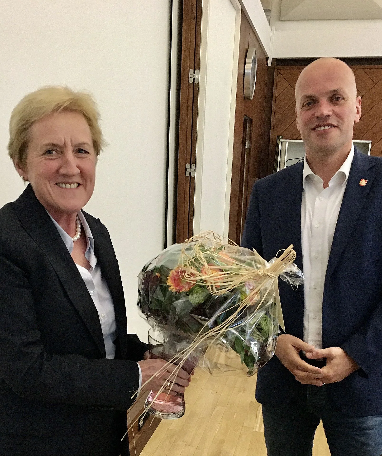 Foto Monika Stirken-Hohmann und Bürgermeister Klaus Krützen in der Ausschusssitzung