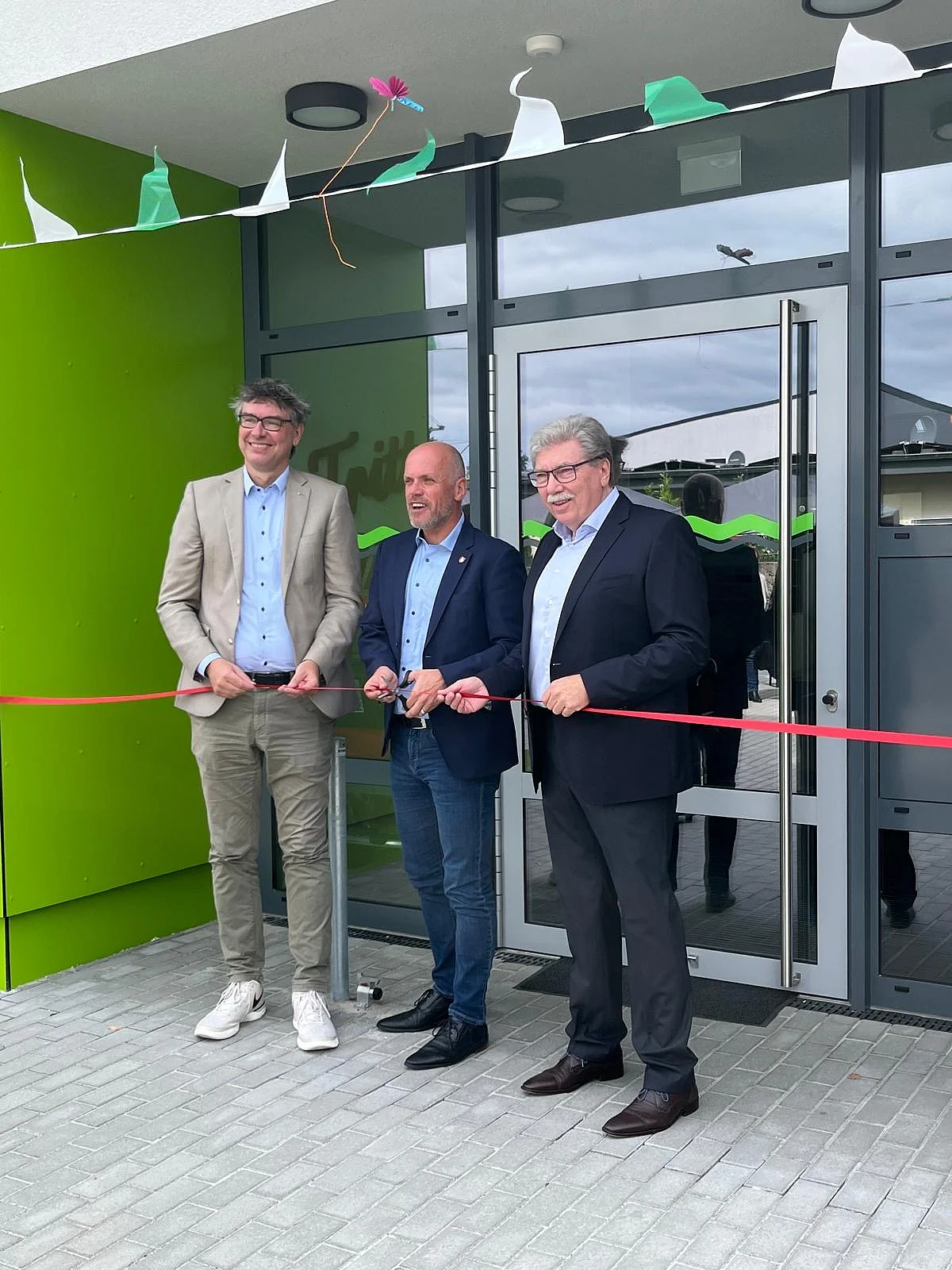 Foto Neueröffnung Kita Merkatorstraße mit den Herren Krützen, Wißdorf und Schleifer