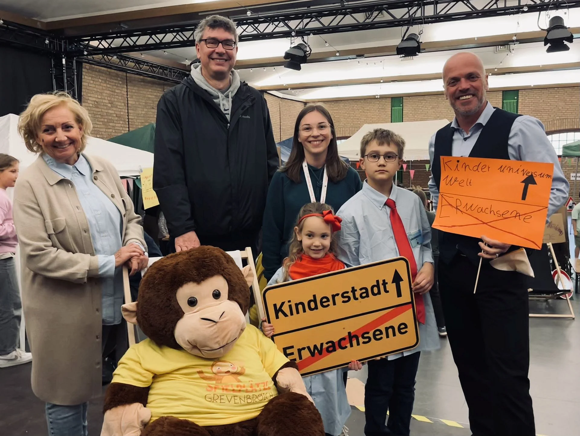 Foto von Birgit Schikora, Florian Herpel, Johanna Giesa, Ailén, Matthias und BM Klaus Krützen