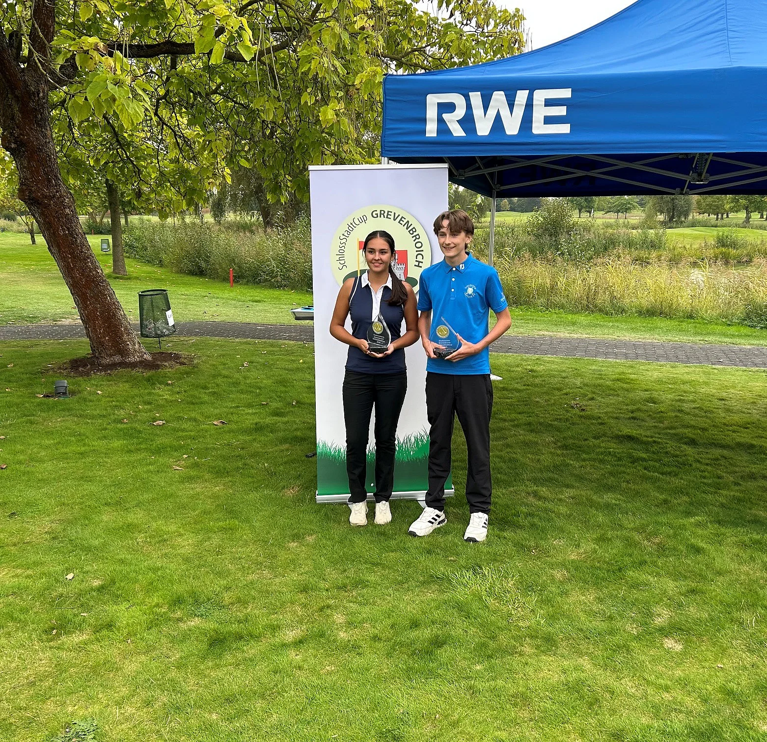 Foto der U18-Preisträger Sophia Bazina und Louis Alexander Müller