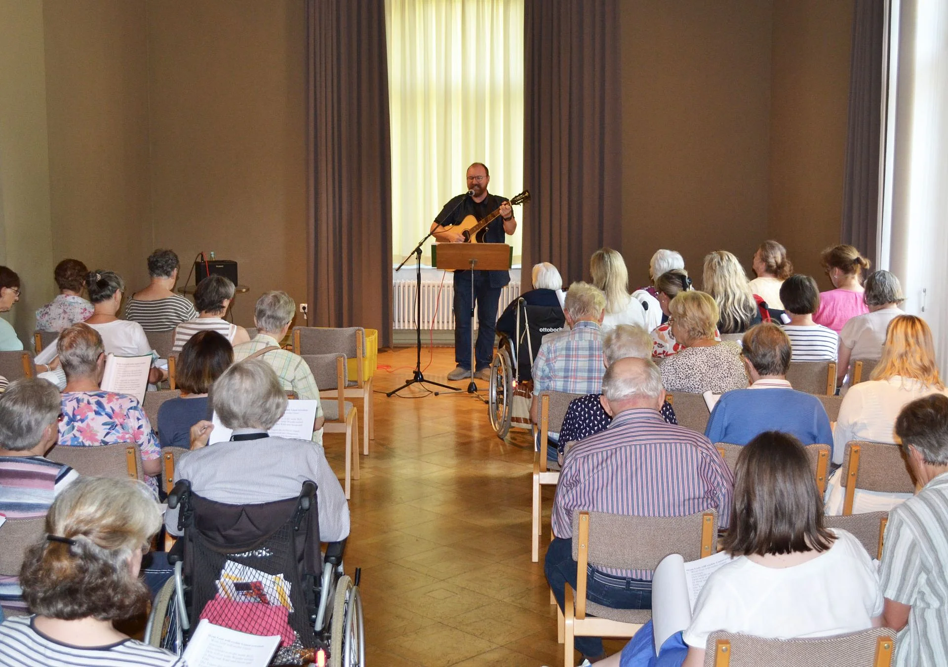 Foto vom Volksliedersingen in der Villa Erckens