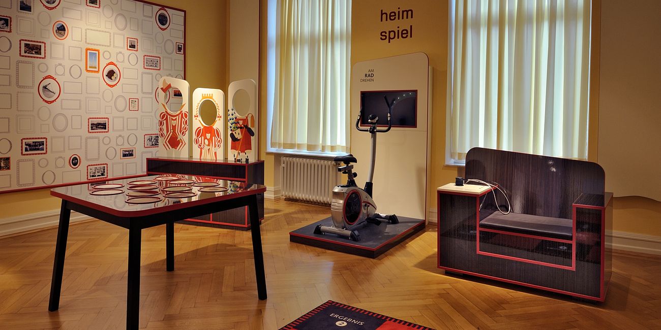 Foto des Ausstellungsraumes "Heimspiel"