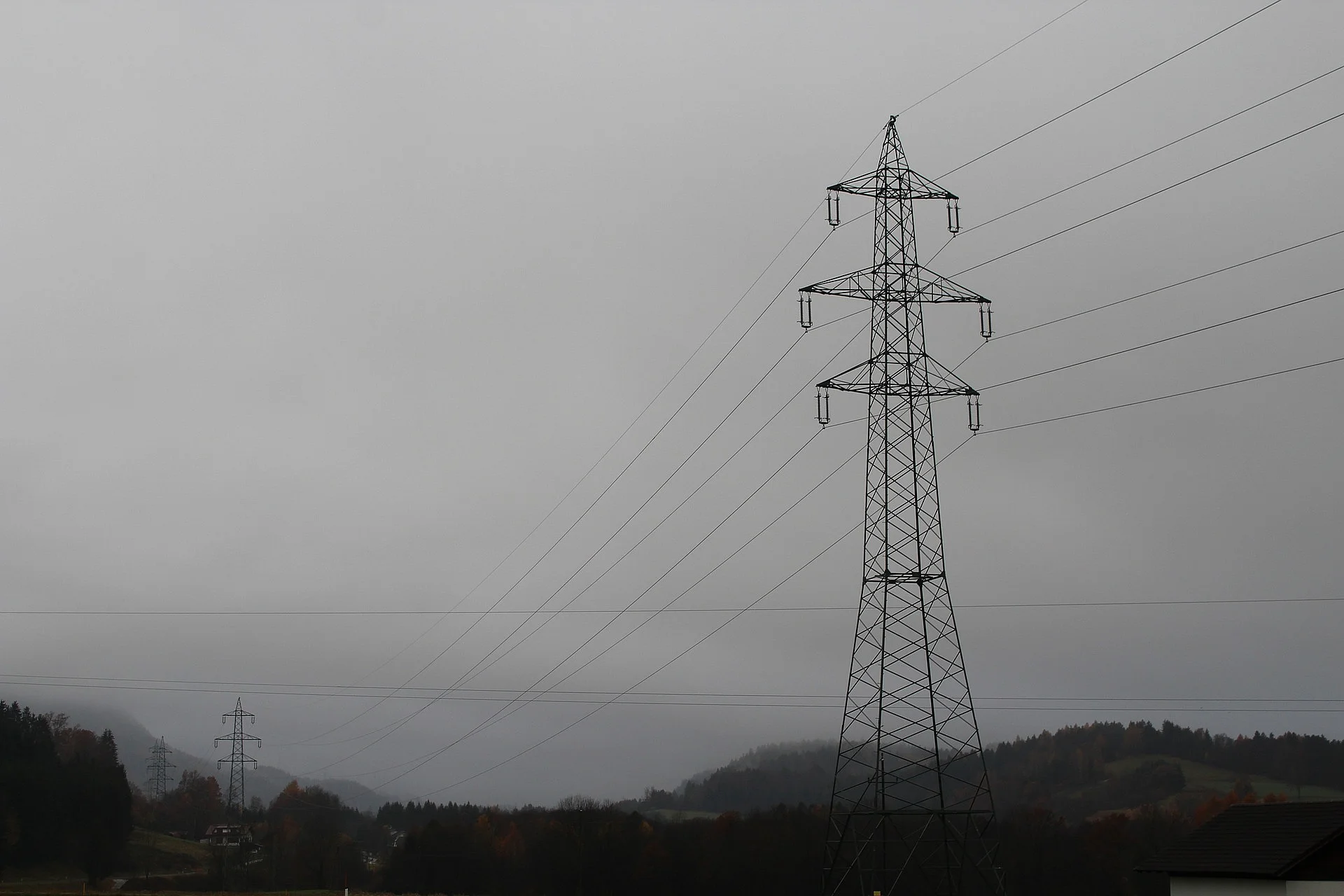 Symbolbild Hochspannungsleitung