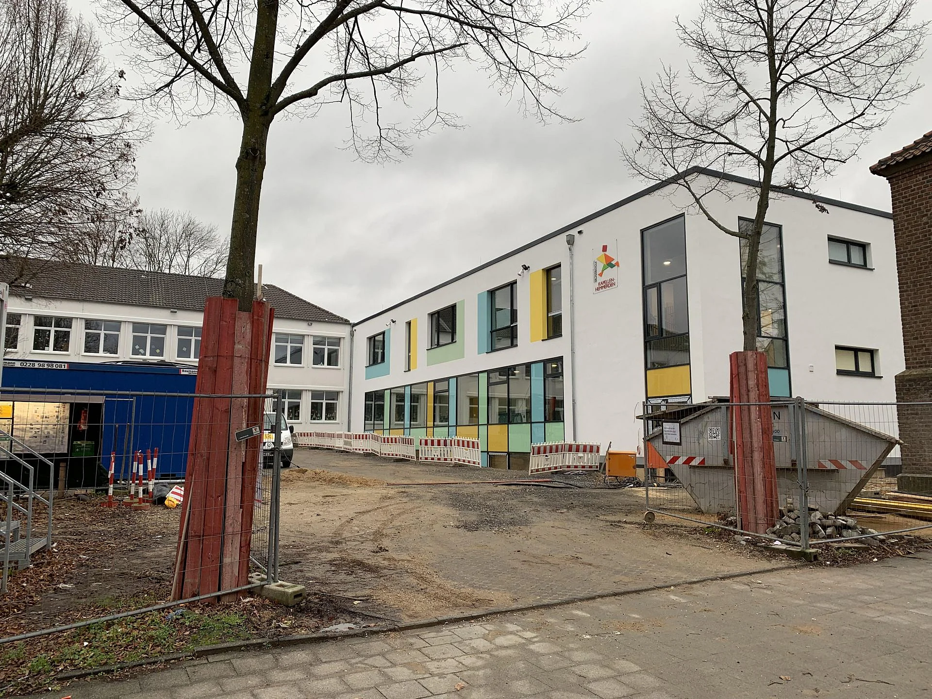 Foto Grundschule Kapellen, Außenansicht