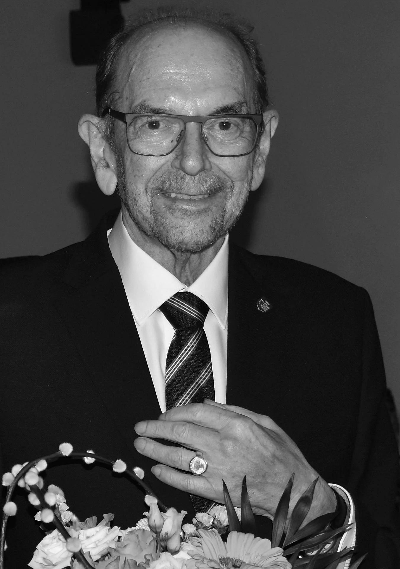 Foto 1. Stellvertretender Bürgermeister Edmund Feuster mit Ehrenring beim Neujahrsempfang 2025 der Stadt Grevenbroich