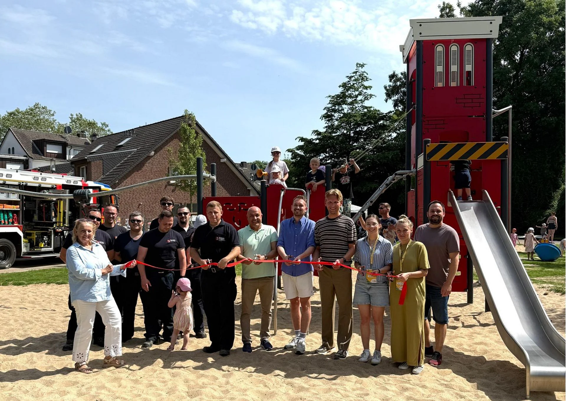 Foto von der Eröffnung des Kinderspielplatzes in Neurath