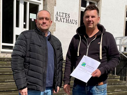 Koordinator kfm. Gebäudewirtschaft der Stadtbetriebe Sven Hösen und Thomas Glisin von „Bobbolandia“ 