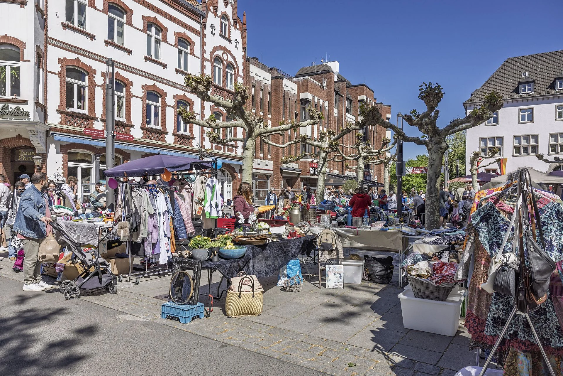 Foto vom City-Trödelmarkt auf dem Marktplatz