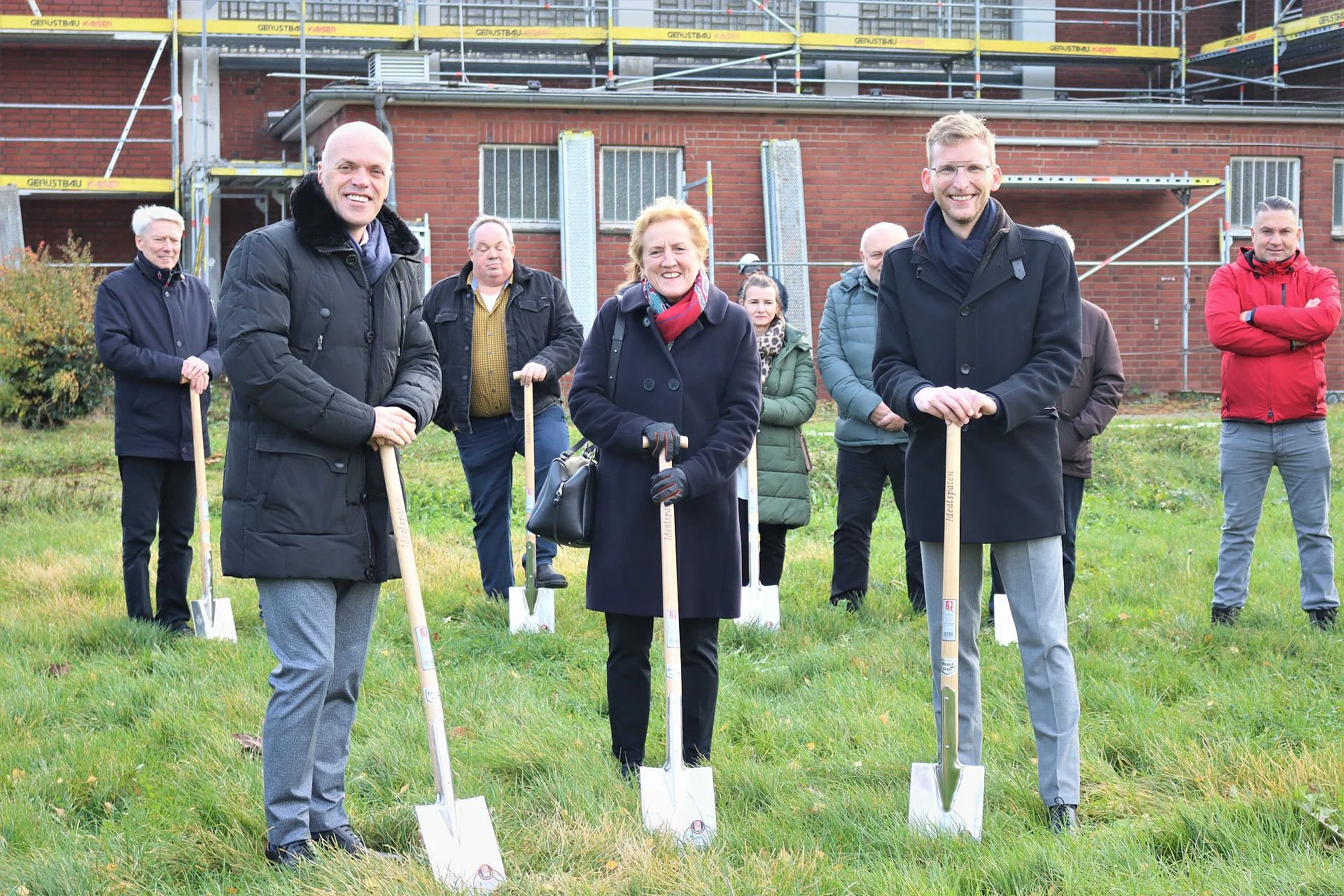 Foto Bürgermeister Klaus Krützen, Stadtbetriebe Vorständin Monika Stirken-Hohmann und Vereinsvorsitzender Daniel Rinkert