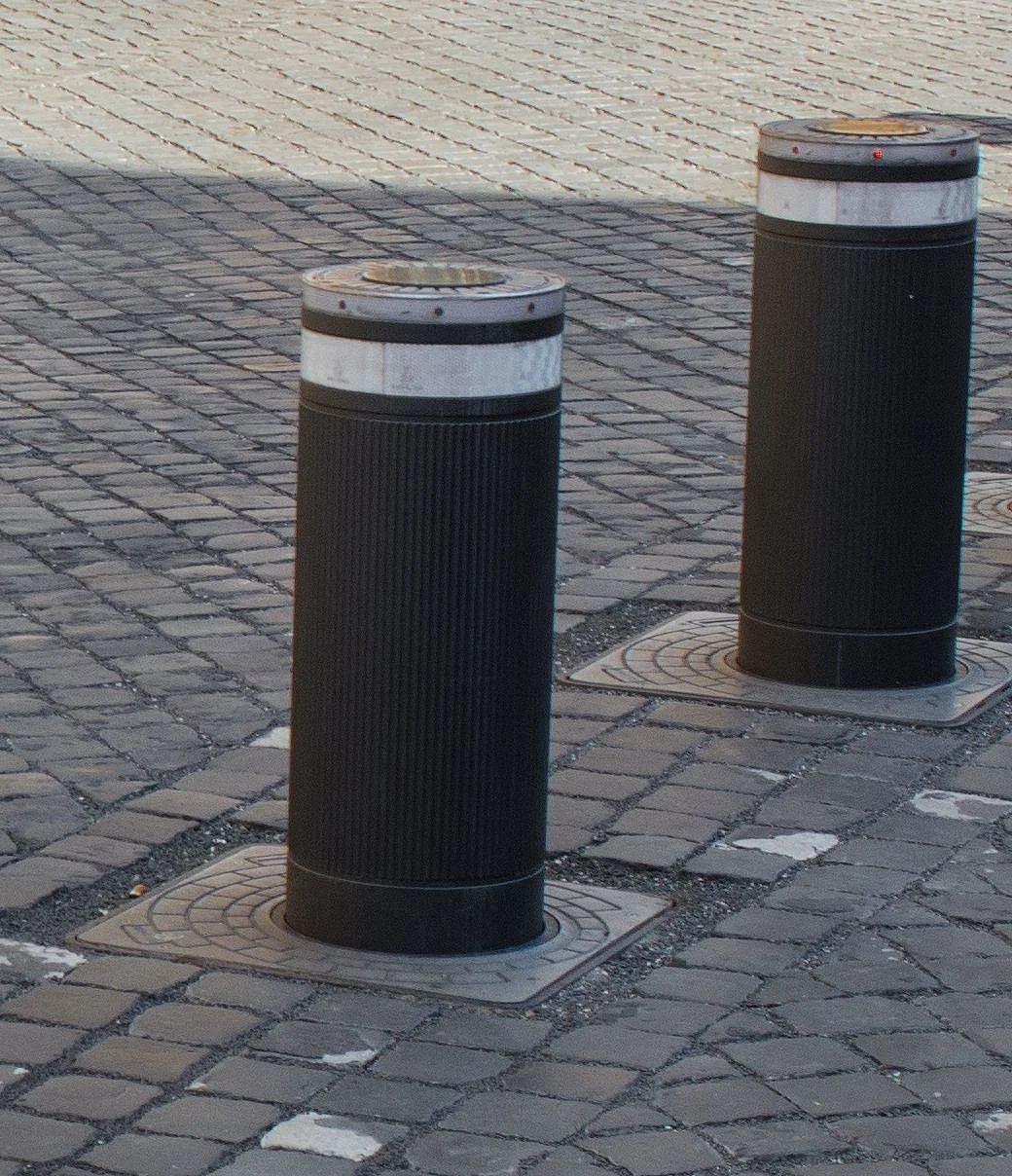 Foto von Sperrpollern (symbolische Darstellung)