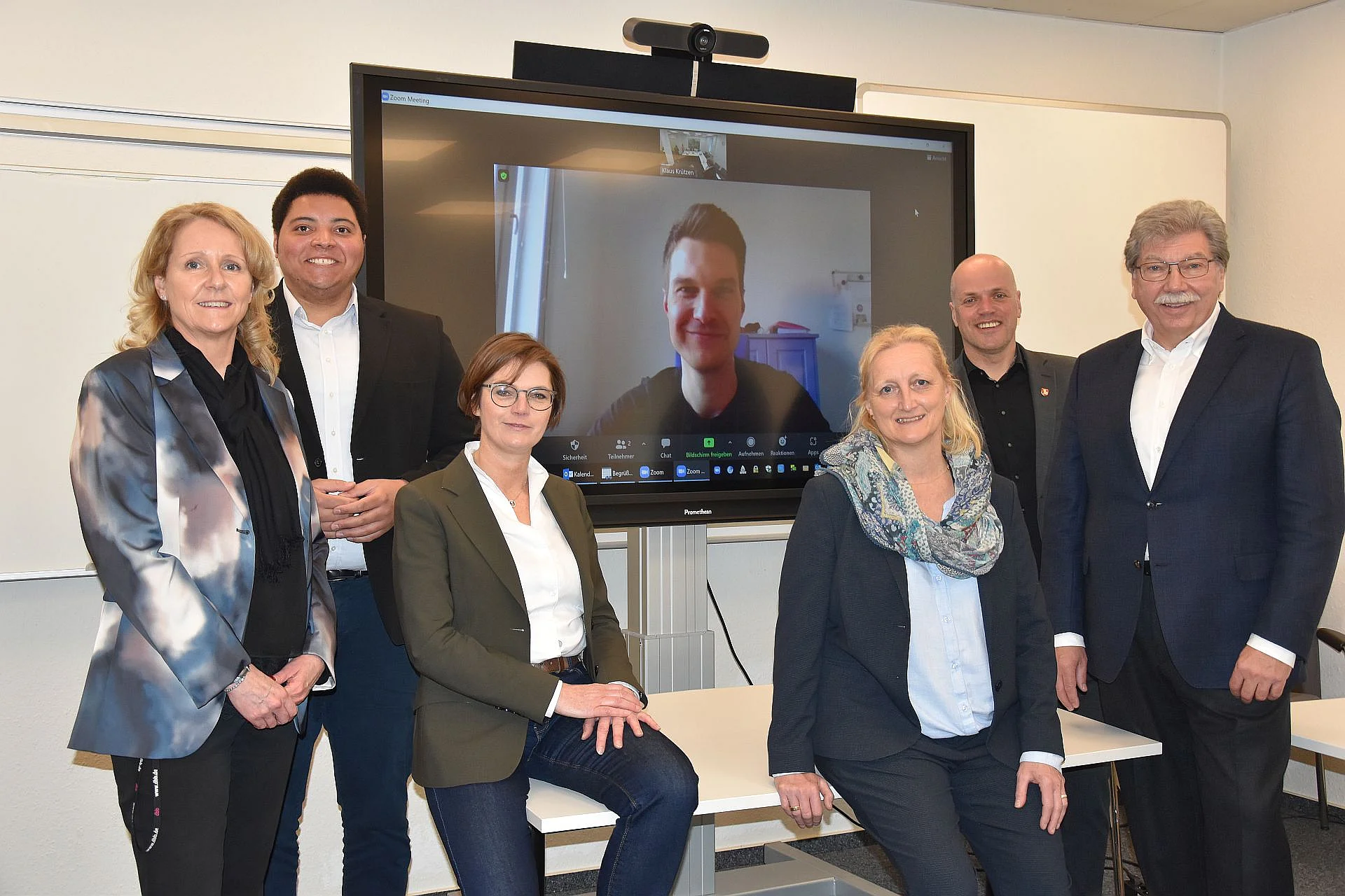 Foto: v. l. n. r.: Ira Leifgen, Heinrich Thiel, Andrea Istas, Markus Rehn, Kristiane von dem Bussche, Bürgermeister Klaus Krützen, Wilfried Wißdorf