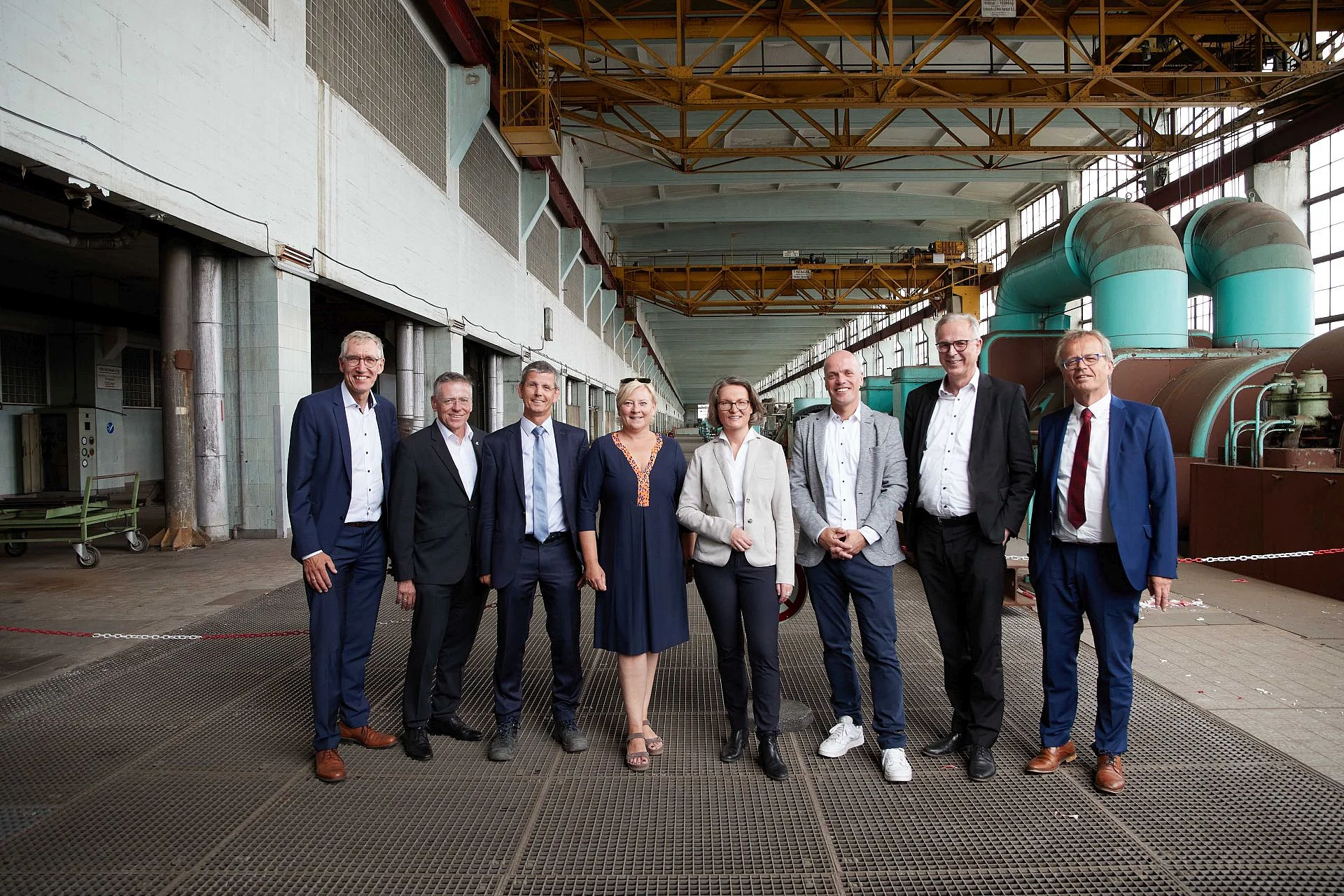 Ministerin Ina Scharrenbach (4. v. r.), Dr. Lars Kulik (3. v. l.), Landrat Hans-Jürgen Petrauschke (2. v. l.), Bürgermeister Klaus Krützen (3. v. r.), Foto: Franklin Berg