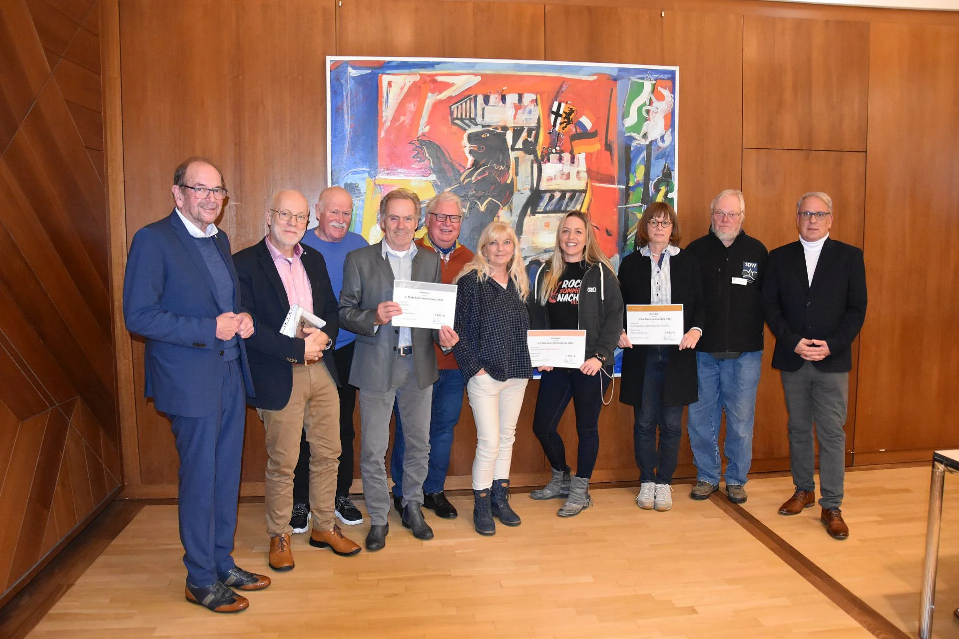 Foto 1. Stv. Bürgermeister Edmund Feuster und 2. Stv. Bürgermeister Dr. Peter Cremerius mit Heimatpreisgewinnern