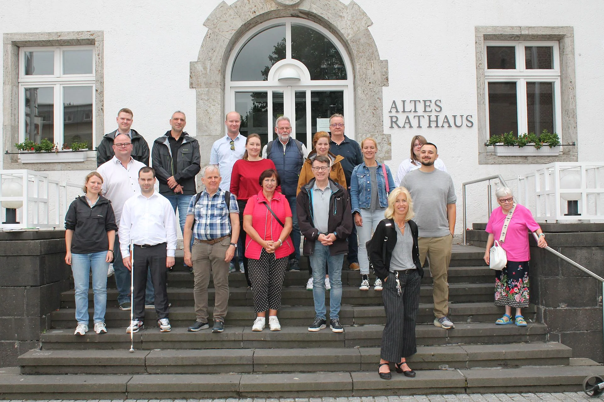 Foto Spaziergang für Menschen mit Mobilitätseinschränkungen vor dem alten Rathaus