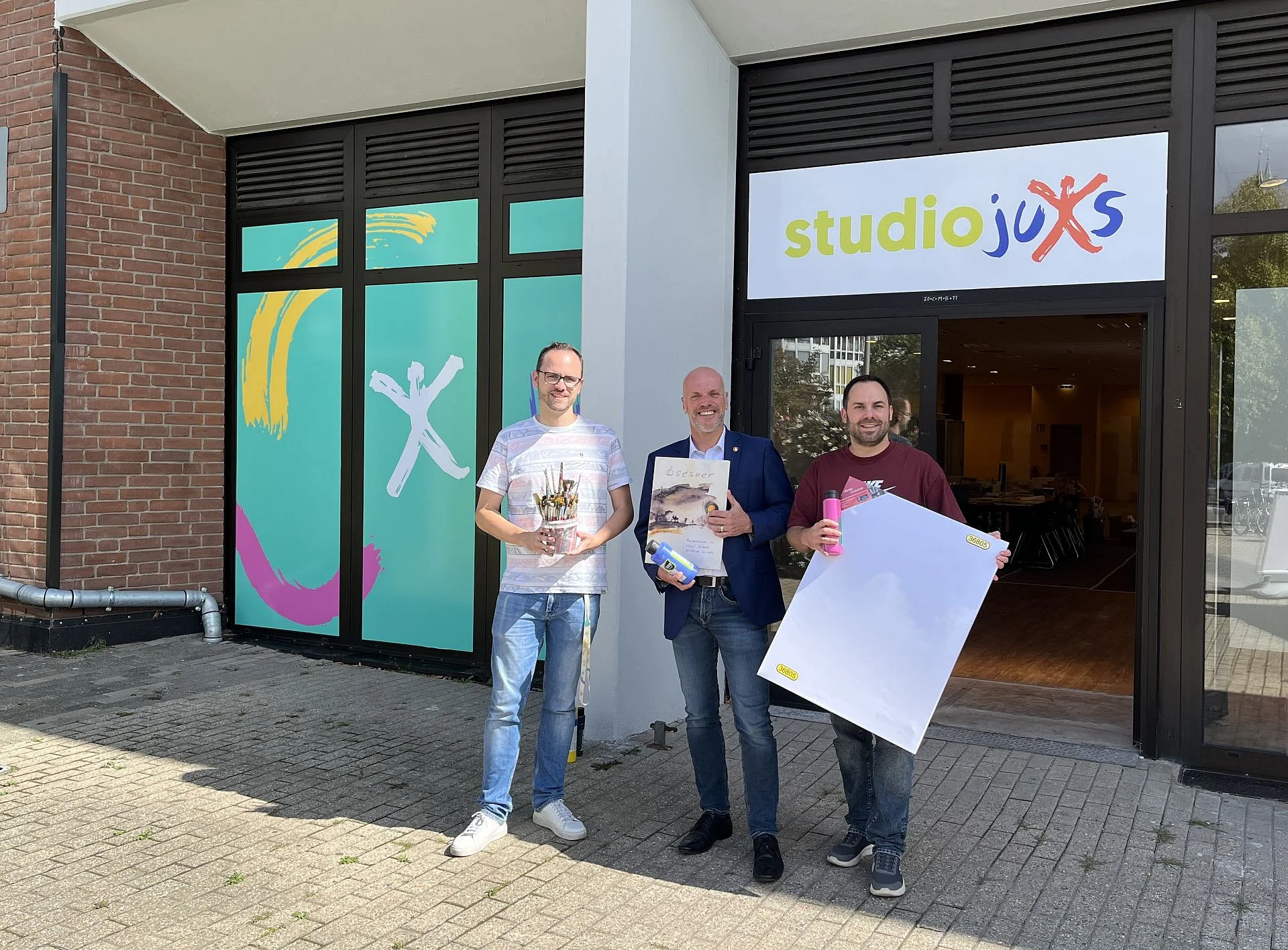 v.l.n.r.: Werner Alderath (Leiter JUKS), Bürgermeister Klaus Krützen, Christian Abels (Leiter Kinder- und Jugendförderung)