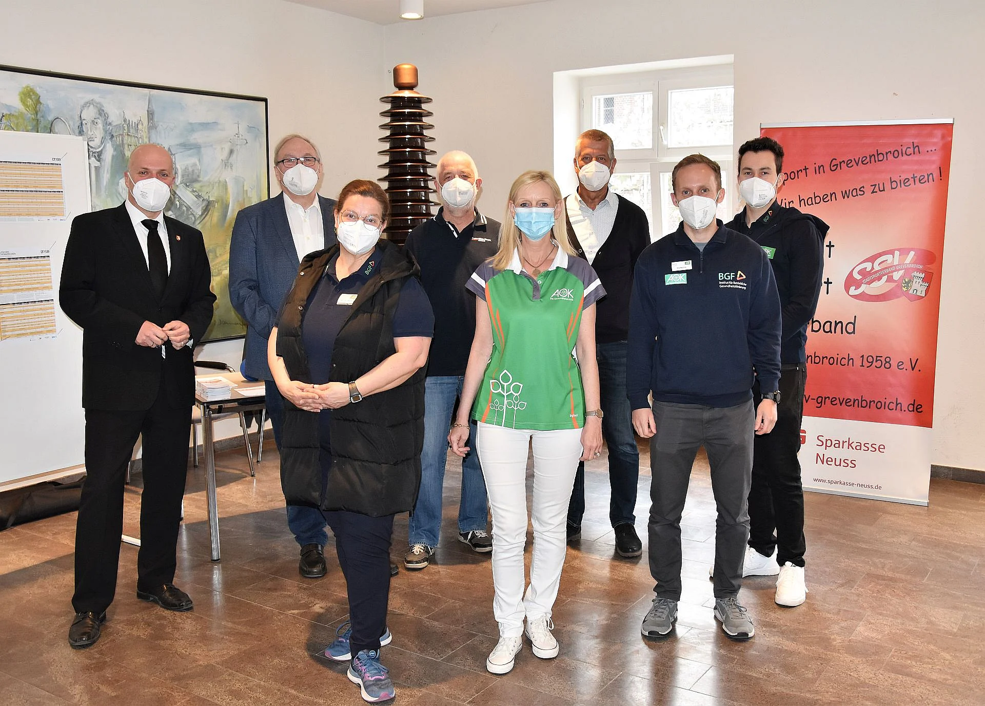 Foto v.l.n.r.: Bürgermeister Klaus Krützen, Heinz-Peter Korte ( 1. Vorsitzender SSV), Miriam Weiskopf (BGF), Harald Kummerow, (TV Orken), Heike Bayer (AOK), Thomas Obermann (Personalratsvorsitzender Stadt Grevenbroich), Nils Meixner (BGF) und Karsten Haaß (BGF)