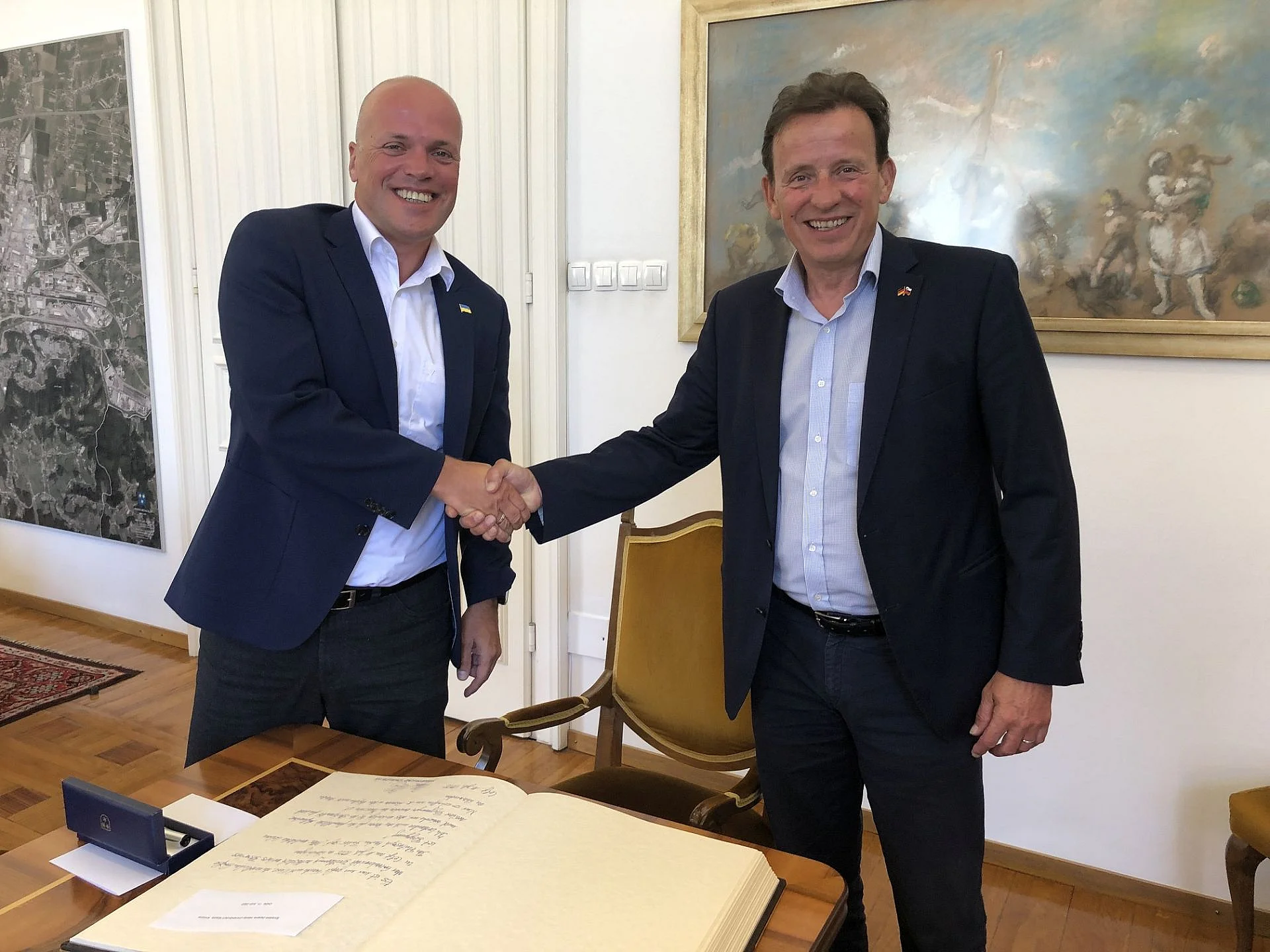 Foto  Bürgermeister Klaus Krützen mit Bürgermeister Bojan Šrot 