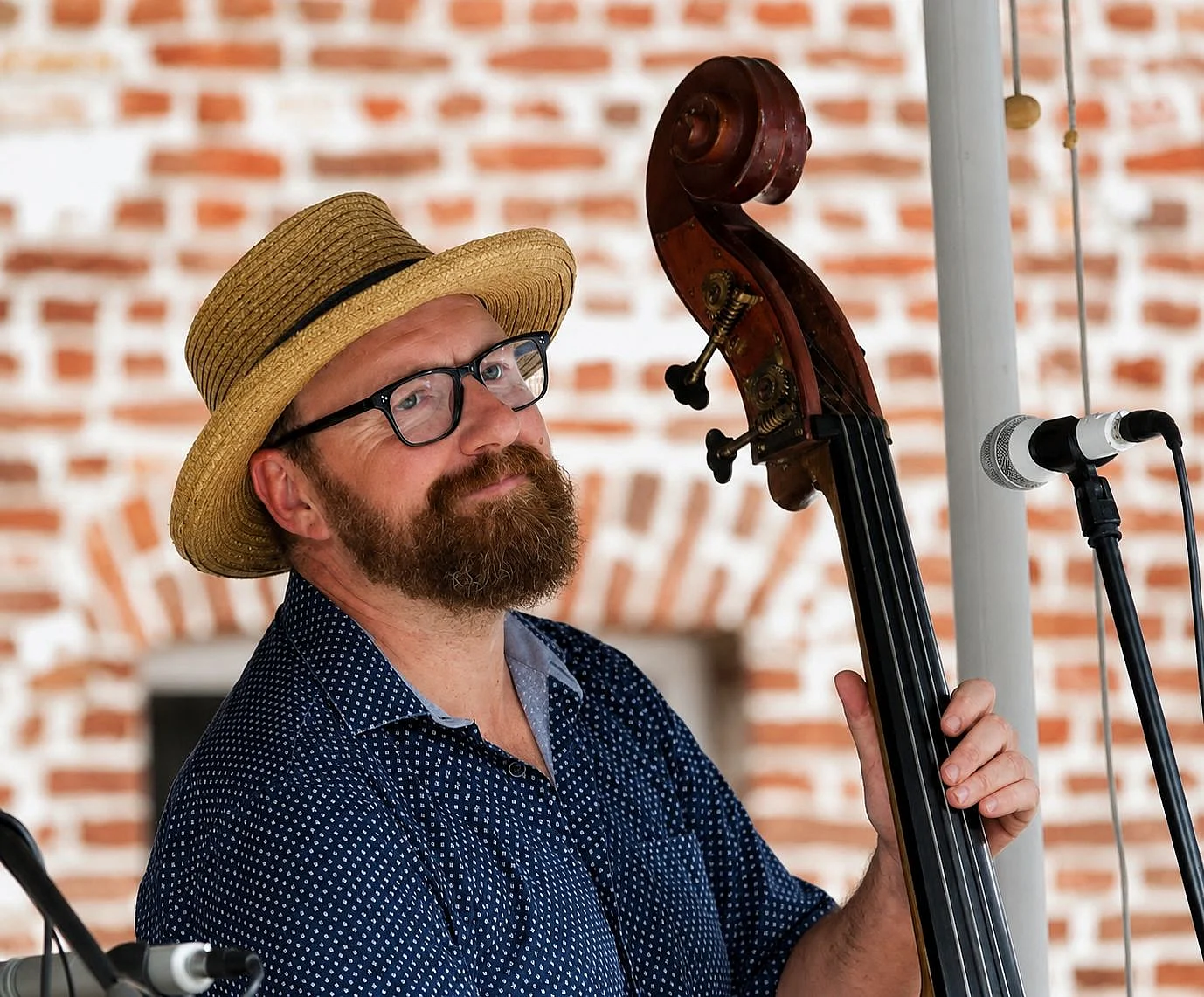 Foto von Stefan Pelzer-Florack mit Kontrabass