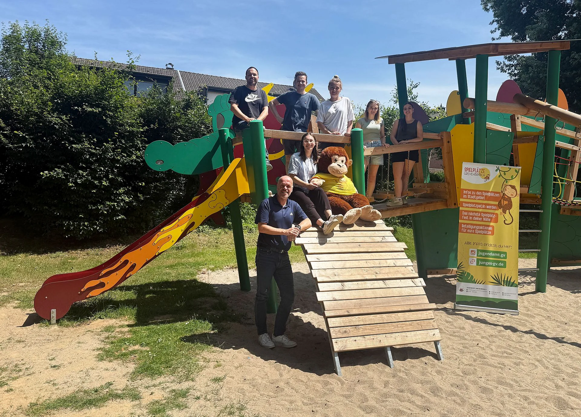 Auf dem Foto: Christian Abels, Bürgermeister Klaus Krützen, Jonas Clever, Johanna Giesa, Katherin Hojka, Lena Saveski, Ronja Harmann (jeweils Team Kinder- und Jugendförderung)