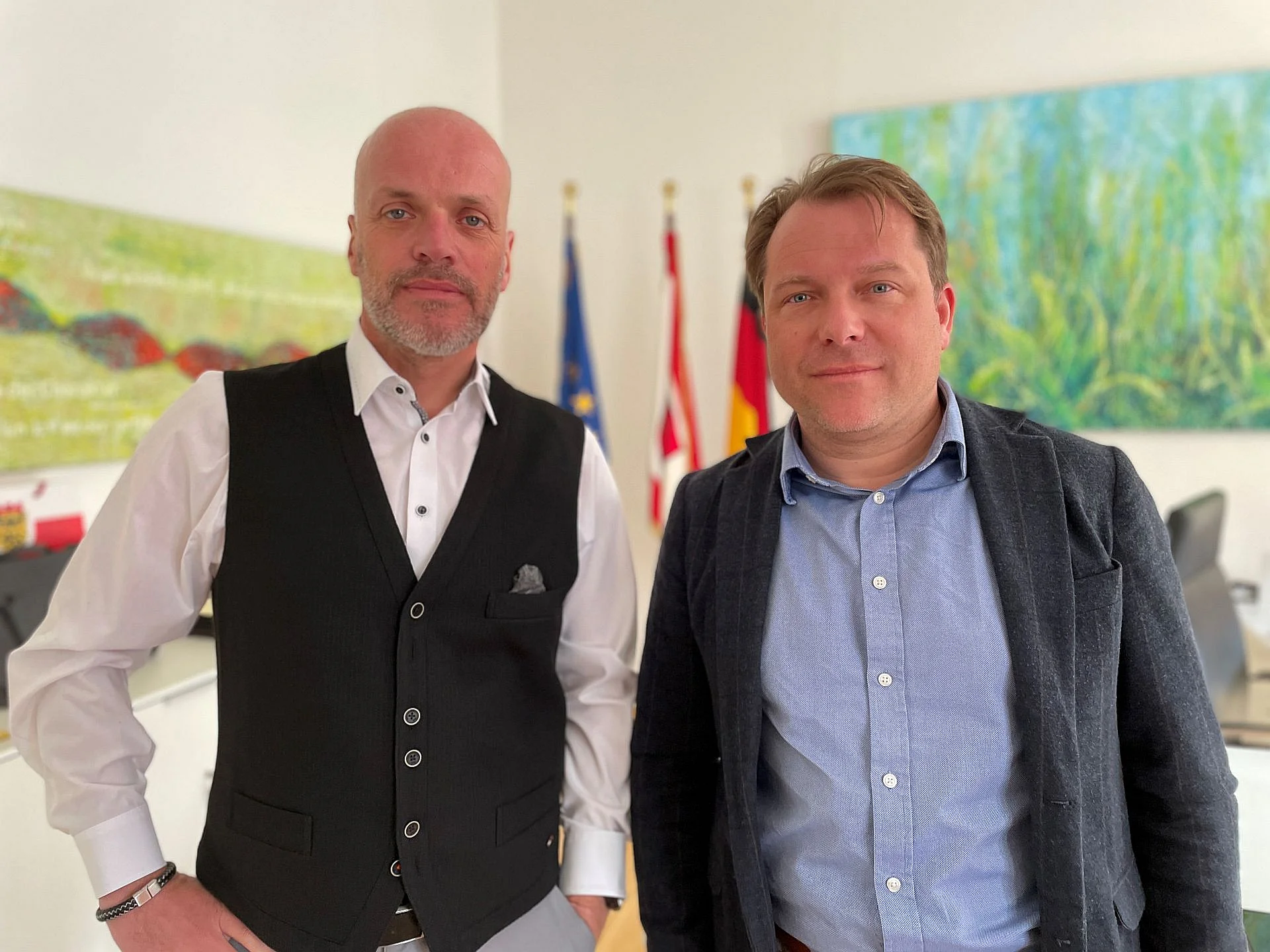 Foto von Bürgermeister Klaus Krützen sowie Dr. Martin Mertens, Bürgermeister der Gemeinde Rommerskirchen