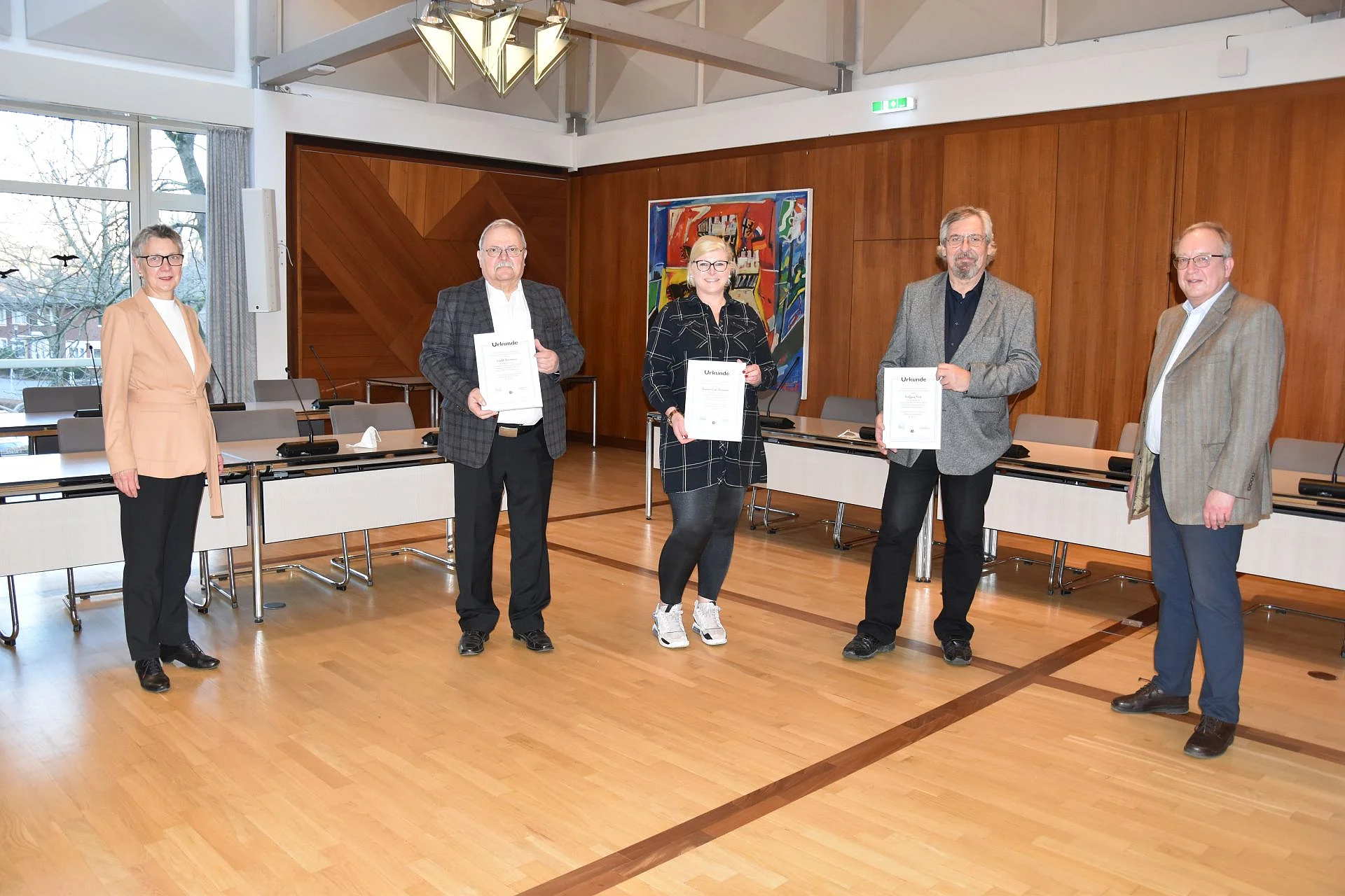Foto Heike Steinhäuser (Fachbereichsleiterin Soziale Sicherung, Integration und Inklusion), Ewald Wörmann, Bianca Grob-Zetzmann, Wolfgang Norf und Michael Heesch (Erster Beigeordneter)