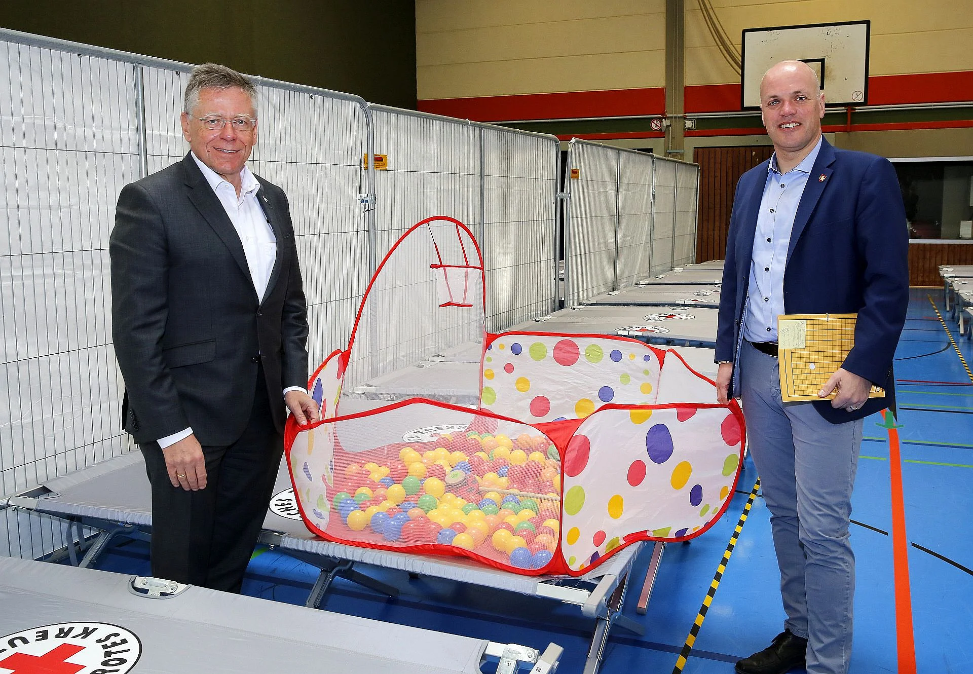 Foto Übergabe der Flüchtlingsunterkunft